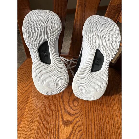 Under Armour Curry Flow white running shoes, youth boys size 4 - Picture 12 of 16